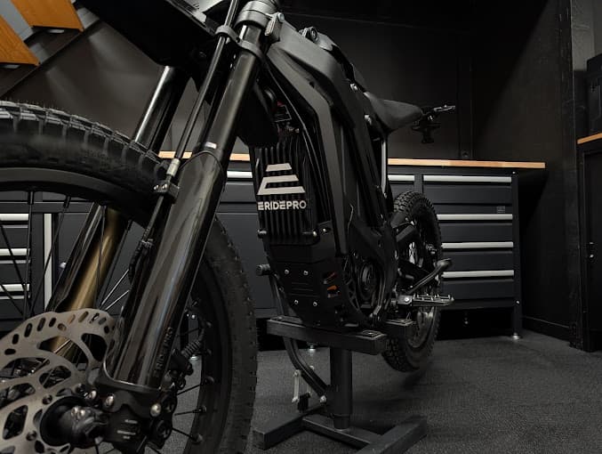 Détail moteur et fourche eRIDE PRO