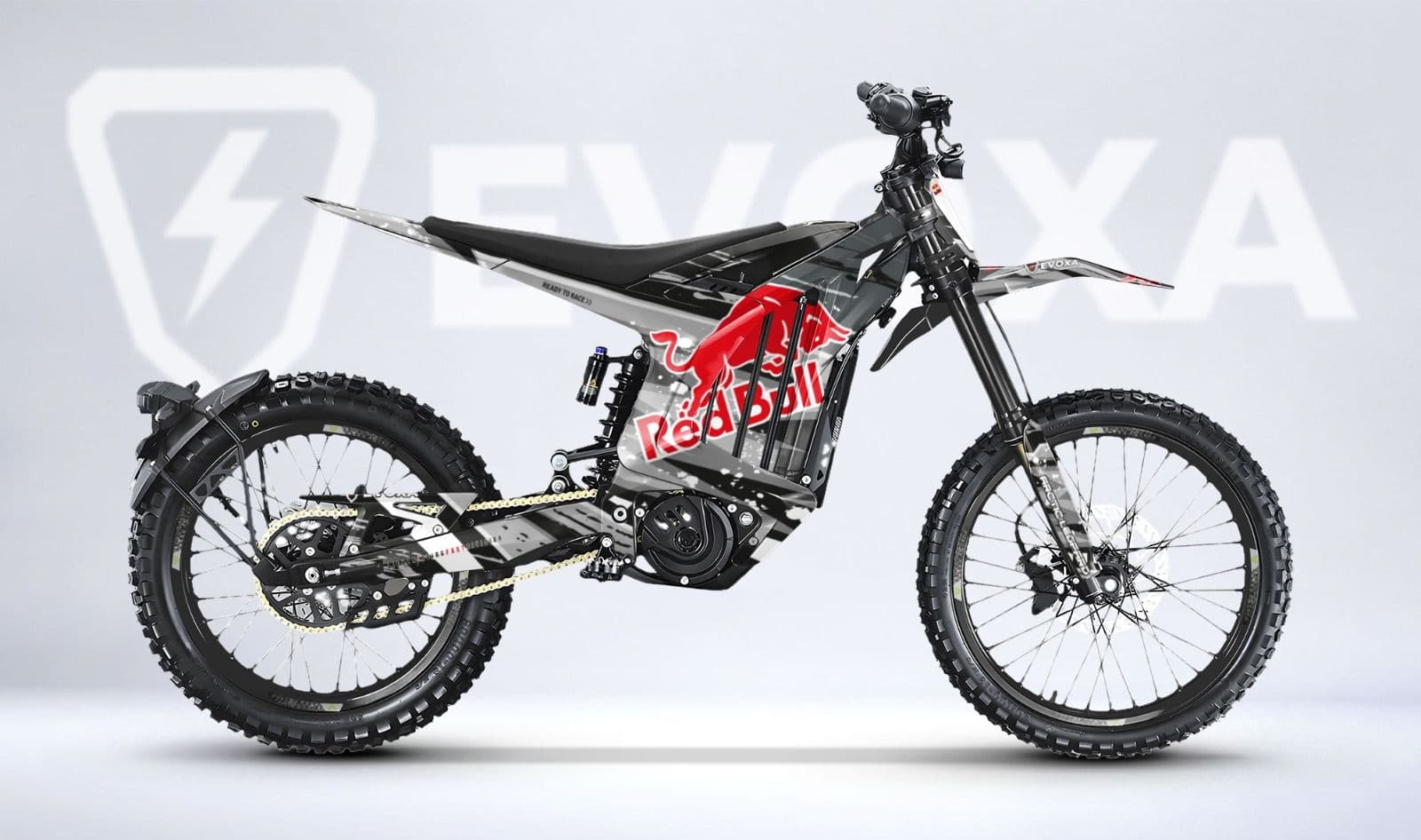 Kit déco Red Bull — Blanc sur Clouded Leopard XE PRO S, vue de profil