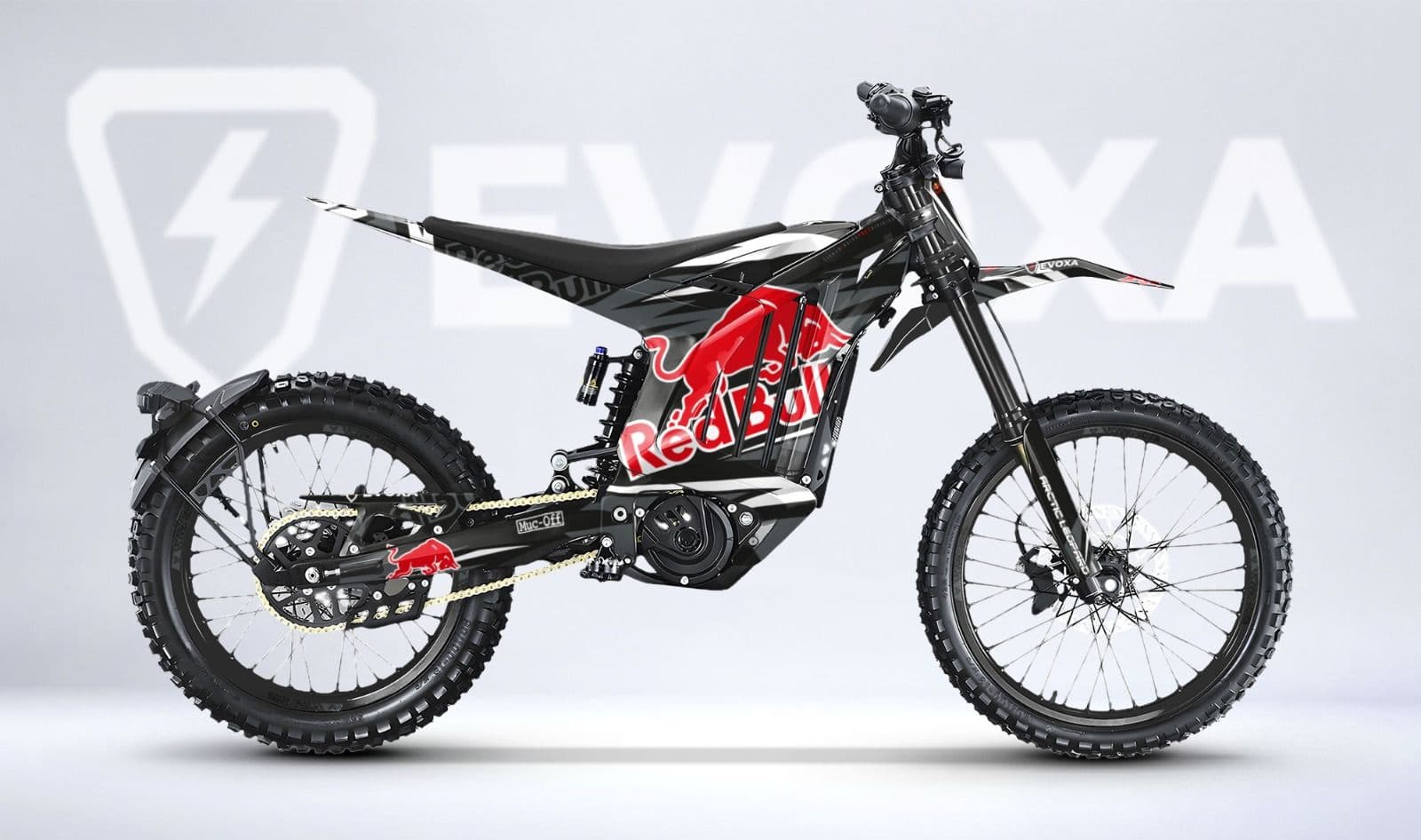 Kit déco Red Bull — Noir sur Clouded Leopard XE PRO S, vue de profil