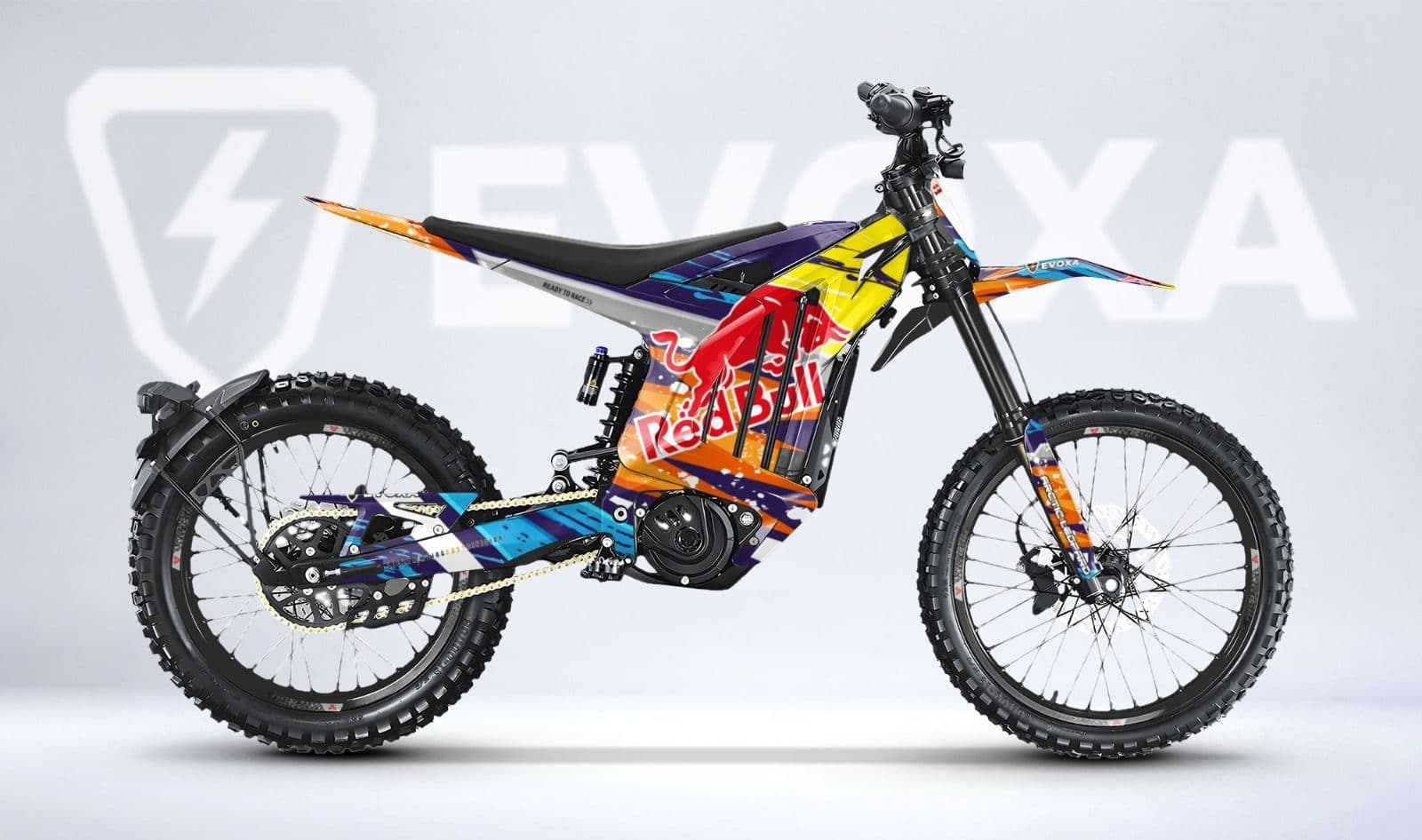 Kit déco Red Bull — Bleu sur Clouded Leopard XE PRO S, vue de profil